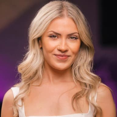 Freya India headshot